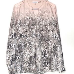 Calvin Klein animal print portfolio button down shirt. Adjustable sleeve.